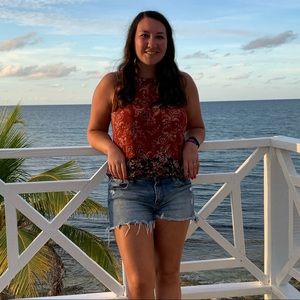 Meet your Posher, Carly